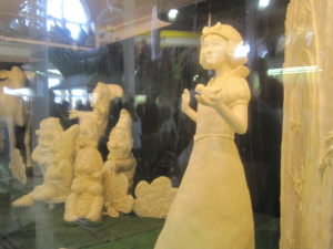 Snow White and the Seven Dwarfs sculpted in butter for the Iowa State Fair