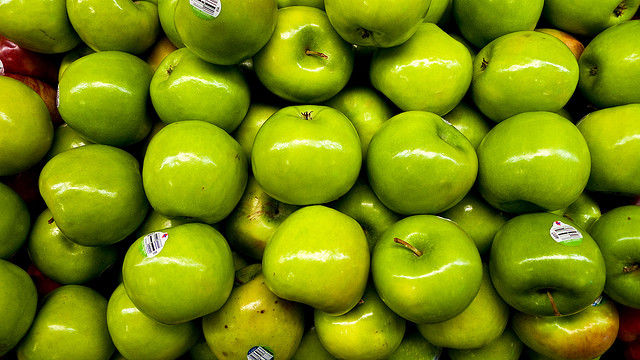 Granny Smith Apple by Mr. Noded from Flickr