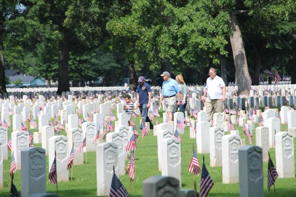 family walking through Memphis National Cemetery