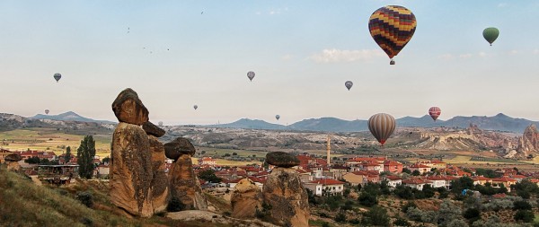 Turkish ballooning over fairy chimneys